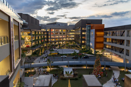 Dec 22, 2019 People going to the Ayala Mall Manila Bay to shop, Manila, Philippinesのeditorial素材