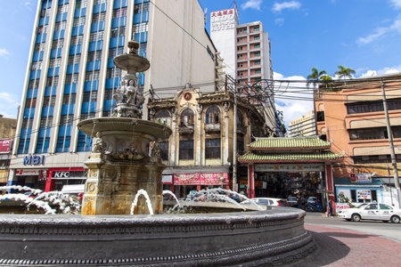 Dec 31, 2019 Binondo Chinatown Street Scene, Manila, Philippinesのeditorial素材