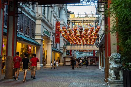 Dec 31, 2019 Binondo Chinatown Street Scene, Manila, Philippinesのeditorial素材