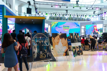 Dec 5 , 2021 People who visited the Korea Travel Fiesta at Ayala Manila Bay Mall, Metro Manila, Philippinesのeditorial素材