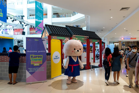 Dec 5 , 2021 People who visited the Korea Travel Fiesta at Ayala Manila Bay Mall, Metro Manila, Philippinesのeditorial素材