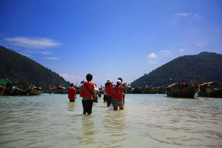 Traveler To the ship,  Surin Islands  Thailandのeditorial素材