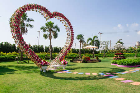 Heart Arch in Garden の写真素材