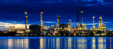 Oil refinery plant area at twilight の写真素材