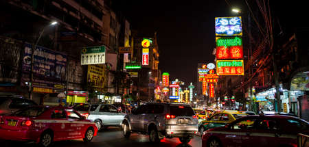 BANGKOK - DECEMBER 31  Busy Yaowarat Road in the evening on DEC 31, 2013 in Bangkok  Yaowarat Road is a main street in Bangkokのeditorial素材