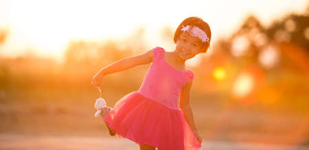 Asia Little girl at sunsetの写真素材