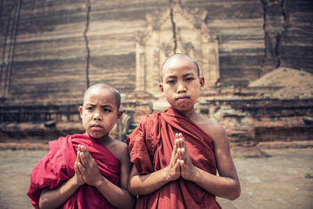 Buddhist novice pray at Mingun Pahtodawgyi (Mingun Paya), Myanmarの写真素材
