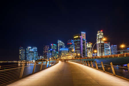 Walkway into the city, Singapore cityscapeのeditorial素材