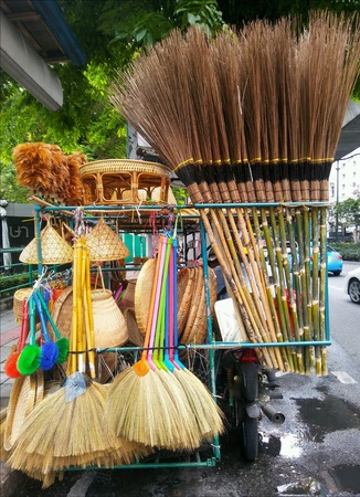 Housewares hawker on the road.の素材