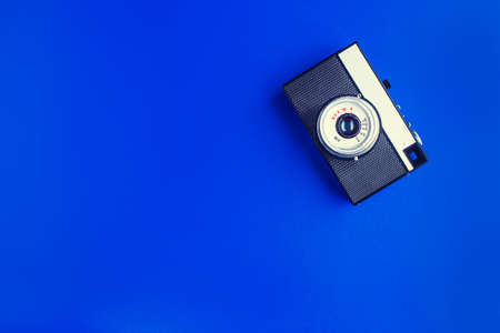 Old rangefinder vintage camera on blue backgroundの写真素材