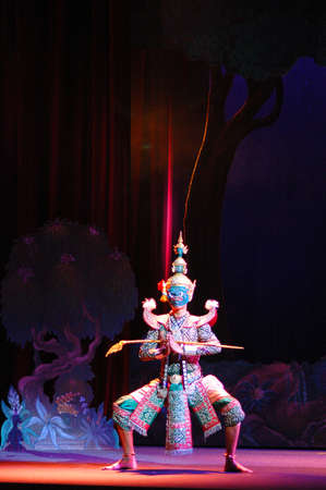 BANGKOK, THAILAND - DECEMBER 1   Khon or supreme Thai mask performance plays in a theatre on December 1, 2005 in Bangkok, Thailand のeditorial素材