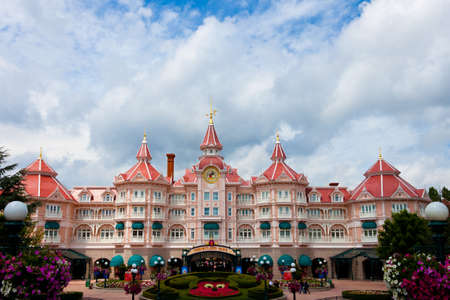 Paris, 10 June 2011 - Entrance in Disneyland Parisのeditorial素材