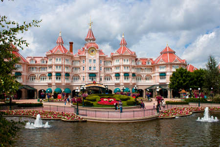Paris, 10 June 2011 - Entrance in Disneyland Parisのeditorial素材