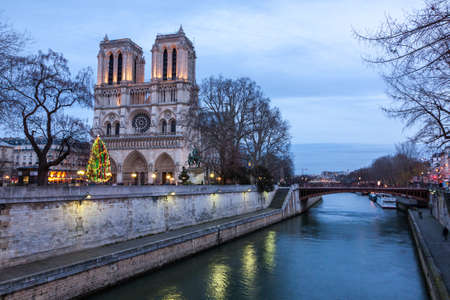Notre Dame de Paris at dusk, France.のeditorial素材