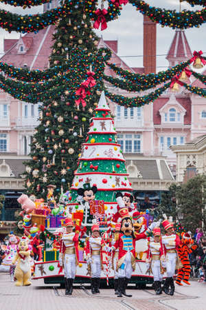 PARIS â December 31, 2013 â Disney Christmas Parade in Disneyland Paris.のeditorial素材