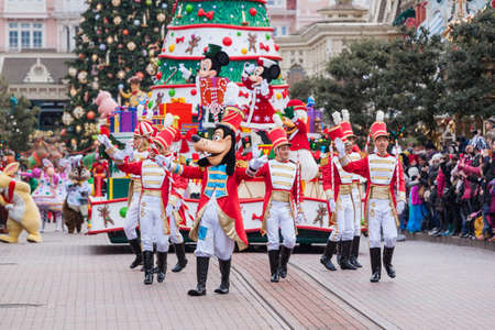 PARIS â December 31, 2013 â Disney Christmas Parade in Disneyland Paris.のeditorial素材