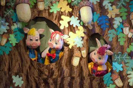 DNIPROPETROVSK, UKRAINE - APRIL 3, 2016: Three pigletsperformed by members of the Dnipropetrovsk Puppet Theatre.のeditorial素材