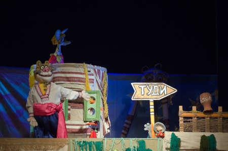 DNIPROPETROVSK, UKRAINE - MAY 9, 2016: Rooster Kozakperformed by members of the Dnipropetrovsk Puppet Theatre.のeditorial素材