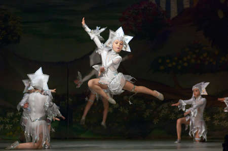 DNIPROPETROVSK, UKRAINE - JUNE 1: Unidentified children, ages 8-14 years old, perform THE SNOW QUEEN on June 1, 2007 in Dnipropetrovsk, Ukraineのeditorial素材