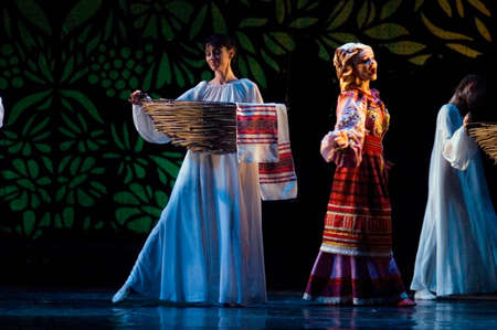 DNEPROPETROVSK, UKRAINE - MARCH 25: The cradle of life  ballet performed by Dnepropetrovsk Opera and Ballet Theatre ballet on March 25, 2011 in Dnepropetrovsk, Ukraine.のeditorial素材