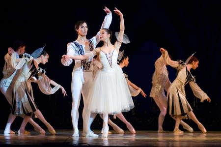 DNEPROPETROVSK, UKRAINE - APRIL 23: Swan Lake ballet performed by Dnepropetrovsk Opera and Ballet Theatre ballet on April 23, 2011 in Dnepropetrovsk, Ukraine.のeditorial素材