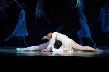 DNEPROPETROVSK, UKRAINE - APRIL 29: Members of the Dnepropetrovsk Opera and Ballet Theatre perform "Romeo and Juliet" on April 29, 2011 in Dnepropetrovsk, Ukraineのeditorial素材