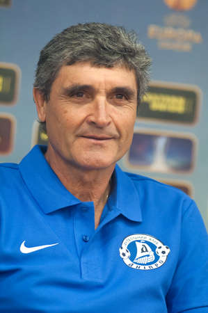 DNEPROPETROVSK, UKRAINE  SEPT. 19: Head Coach of FC Dnipro Juande Ramos gives an interview  before the match of UEFA Europa League FC Dnipro vs FC PSV on September 19, 2012 in Dnepropetrovsk, Ukraineのeditorial素材