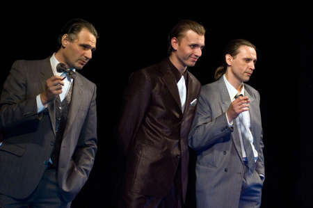 DNEPROPETROVSK, UKRAINE - MAY 24: Members of the Dnepropetrovsk State Russian Drama Theatre perform " A fan of Lady Uindermir " on May 24, 2007 in Dnepropetrovsk, Ukraineのeditorial素材