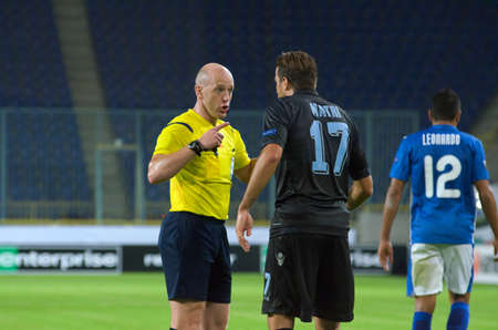 DNIPROPETROVSK, UKRAINE - SEPTEMBER 17, 2015: Arnold Hunter(L) referee at the
match of UEFA Europa League FC Dnipro vs SS Lazio.のeditorial素材