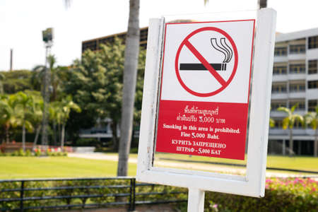 No smoking sign on the beach in Pattaya, Thailand 2019-12-24. Smoking prohibition sign with inscription in thai, english and russian languagesのeditorial素材