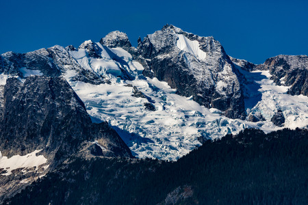 Whistler, BC, Canada - Sept. 21, 2016:  The four major peaks of the Tantalus Range are named Alpha, Serratus, Dione and Tantalus (2603m).のeditorial素材
