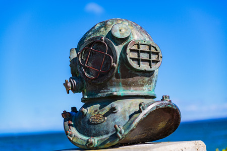 Monterey, California - USA;  February 19, 2018:  A bronze memorial sculpture to ten hardhat divers who once serviced the sardine industry. The divers worked on installing and repairing underwater pipes that transported the fish from floating pens to the cのeditorial素材