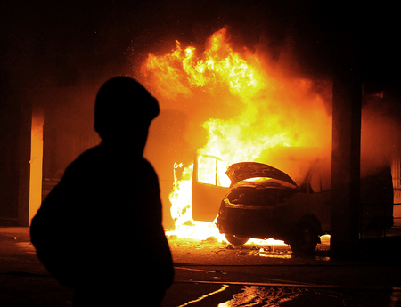 burning car, unrest, anti-government, crimeの写真素材