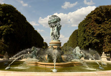 Fontaine de l'Observatoire (Fontaine des Quatre-Parties-du-Monde) in Paris, Franceのeditorial素材