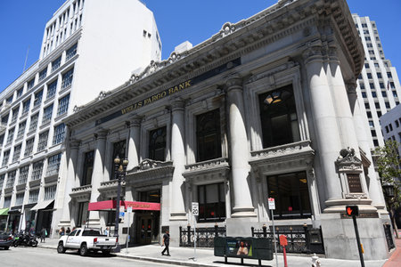 San Francisco, CA, USA - July 26, 2023: A Wells Fargo Bank in downtown of San Francisco.のeditorial素材