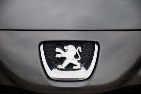 Nizhny Novgorod, Russia - September 14, 2016: The grey bonnet, radiator grille a sign logo of the Peugeot Carのeditorial素材