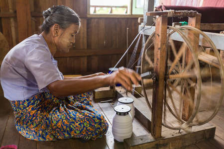 Yarn Warpingのeditorial素材