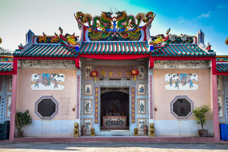 Chinese shrines are decorated with a dragon statue.The sanctuary of the Chineseの写真素材