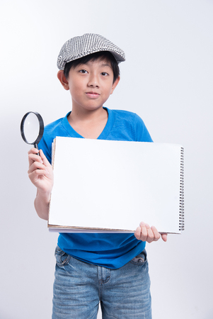 asian boy detective magnifier kid hat note paper blankの写真素材