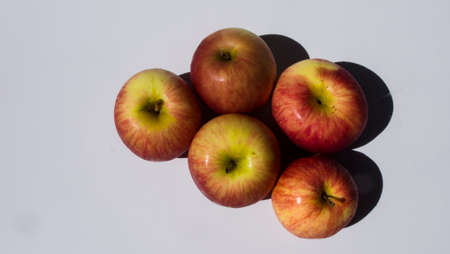 5 Red Apples White Background 7の写真素材