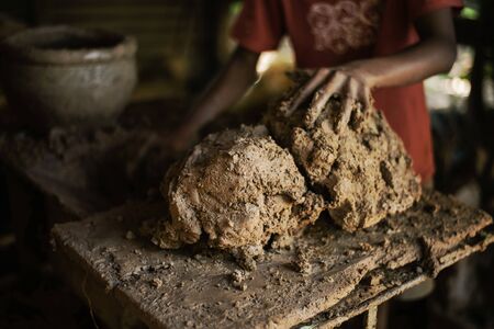 earthenware artistic Forming,moldingto make pottery.