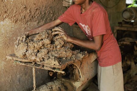 earthenware artistic Forming,moldingto make pottery.