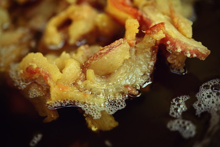 Pork skin fried in a pan, Served with papaya salad
