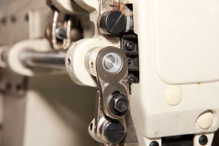 working mechanism of professional sewing machine