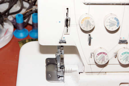 working mechanism of professional sewing machine