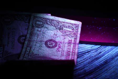 check on the authenticity of dollar notesの写真素材