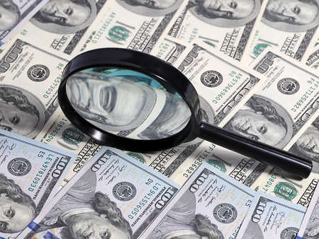 Determination of the authenticity of American paper money dollars using a magnifying glass