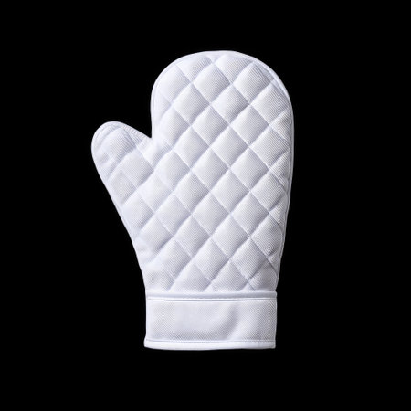 This white quilted oven mitt offers excellent heat resistance and comfort for safe handling of hot objects in the kitchen. Ideal for home cooks and chefs.の素材