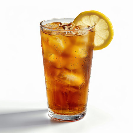A delightful glass of iced tea garnished with a fresh lemon slice and surrounded by ice cubes, perfect for summer refreshment and relaxation.の素材