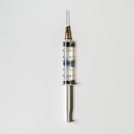 A clear syringe featuring a precise needle and marked measurements, ideal for medical and healthcare applications. Perfect for depicting healthcare practices and tools.の素材